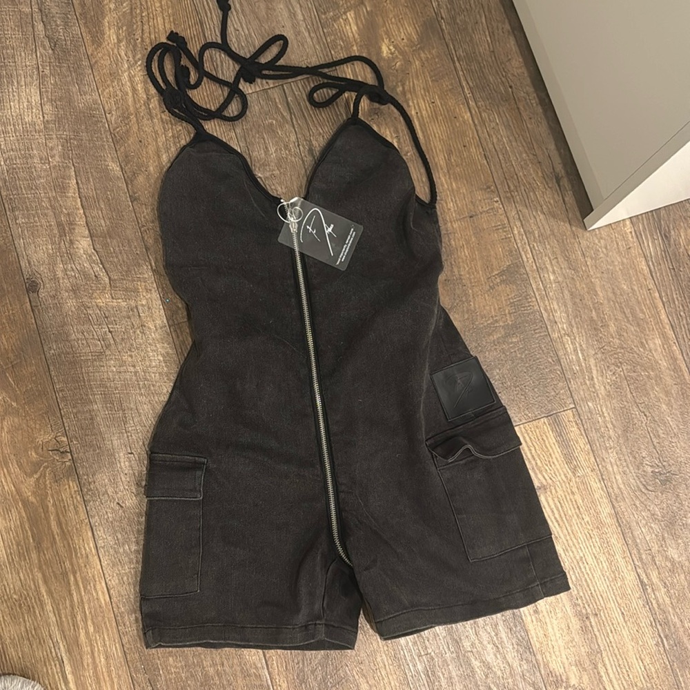 Tordrobes Short Body Suit - Size Large (Never Worn)